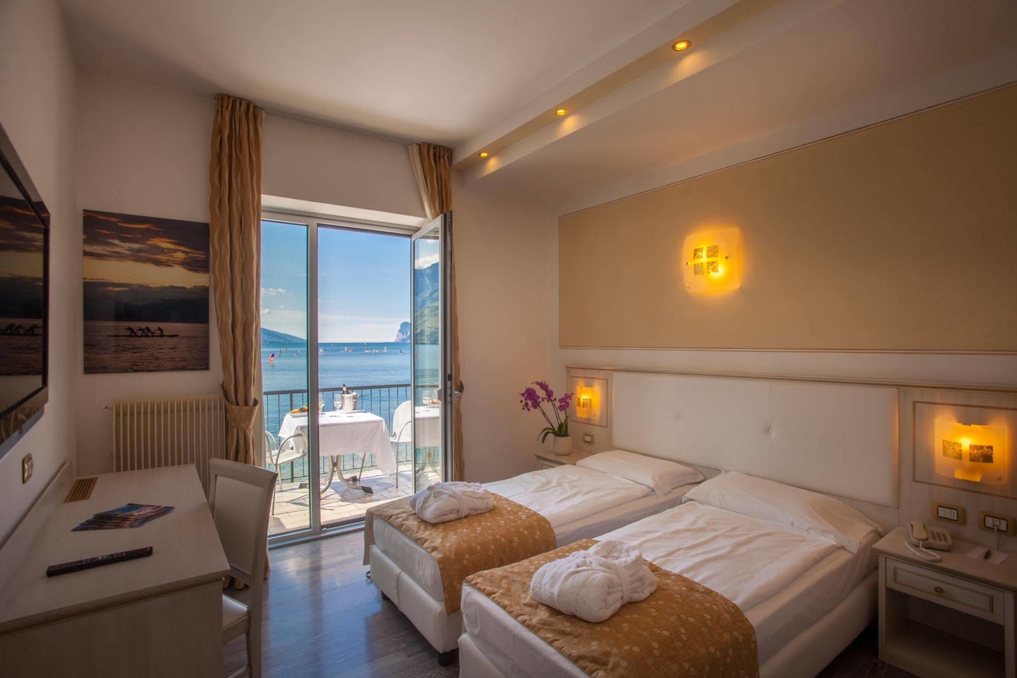 טורבולה Hotel Lido Blu - Surf & Bike מראה חיצוני תמונה
