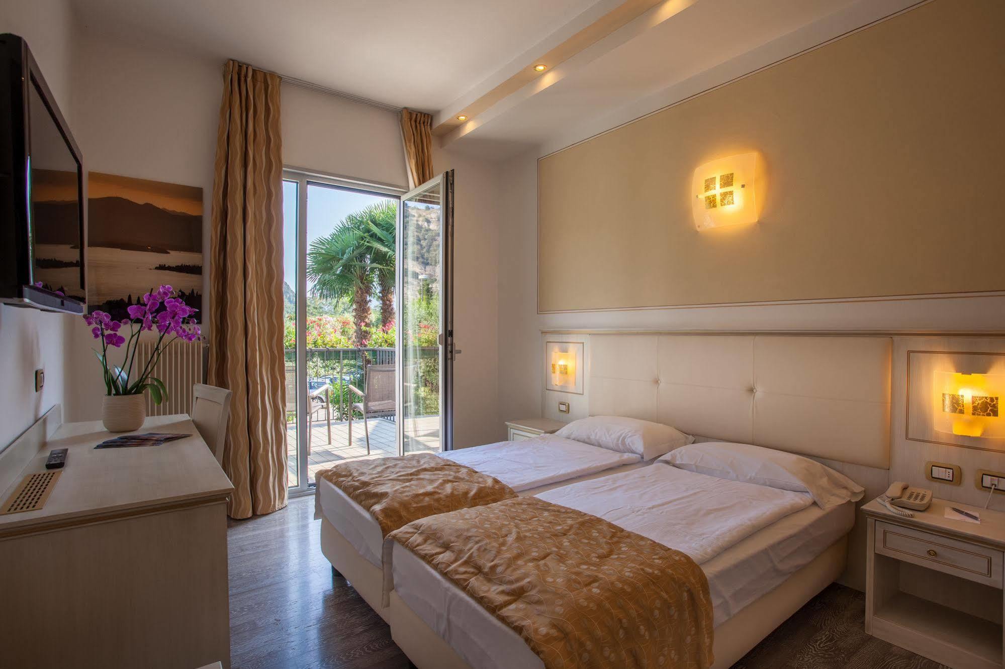 טורבולה Hotel Lido Blu - Surf & Bike מראה חיצוני תמונה